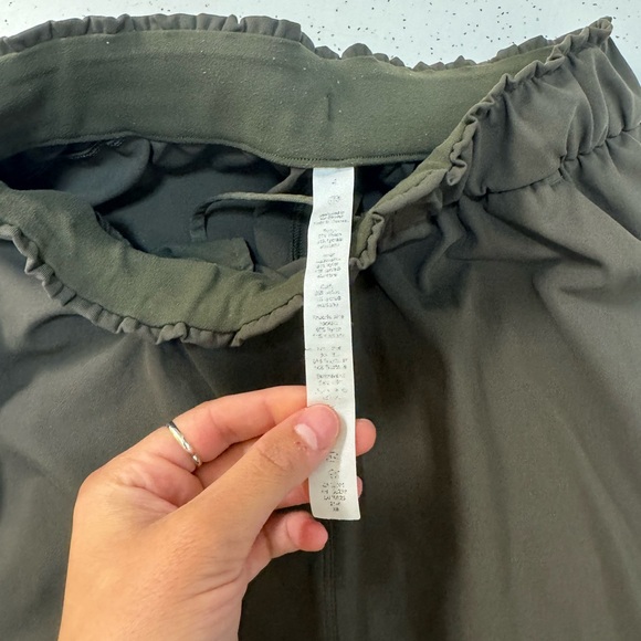 Lululemon joggers size 4 - Picture 2 of 4